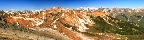 Preview: Panoramic shot of the iron red mountains of Colorado on a sunny day