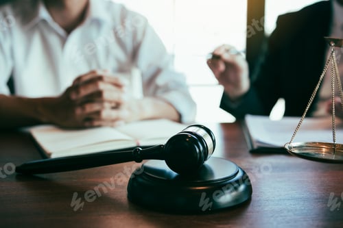 Preview: Lawyer explained to the client about the legal issues that must be taken in court in the office.