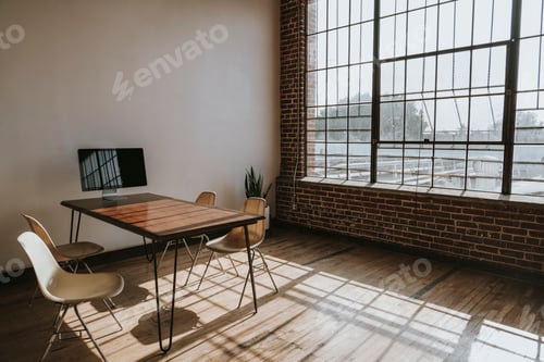 Preview: Computer monitor on a wooden table