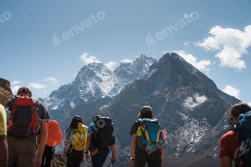 Preview: Group hiking in karakoram mountains on baltoro trek. Baltoro