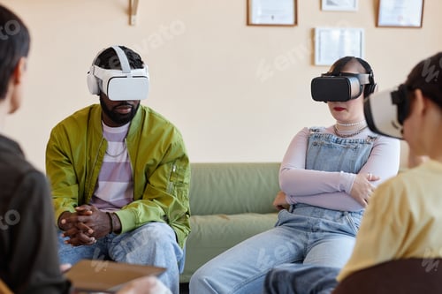 Preview: People in VR glasses sitting at psycho session