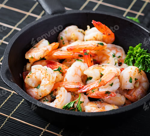 Preview: Fried prawns. Roasted shrimps in skillet with lemon, parsley and garlic.
