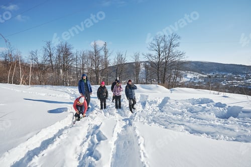 Preview: The tourist group ascends the mountain