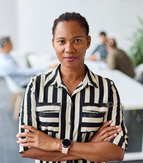 Preview: Senior businesspeople having a meeting in the office