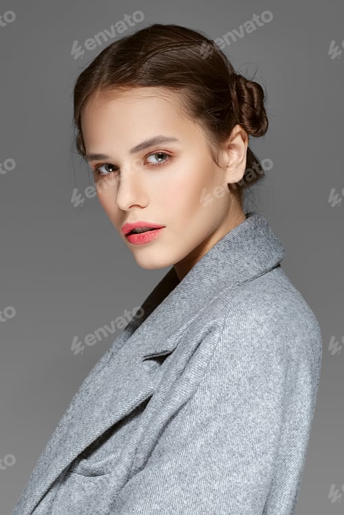 Preview: young lady in gray warm coat