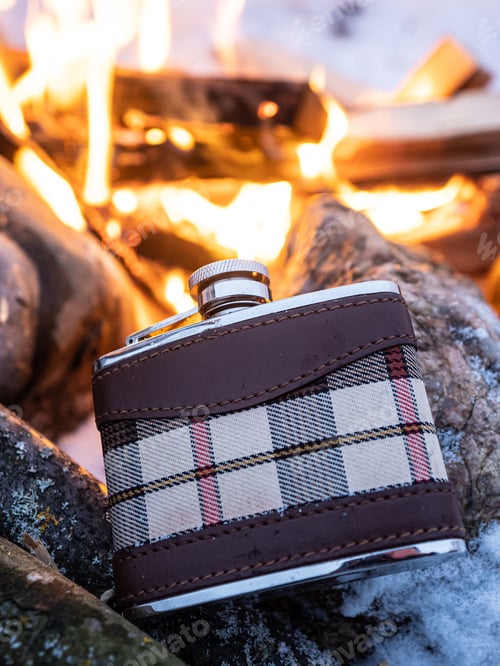 Preview: Metal whisky flask and live fire