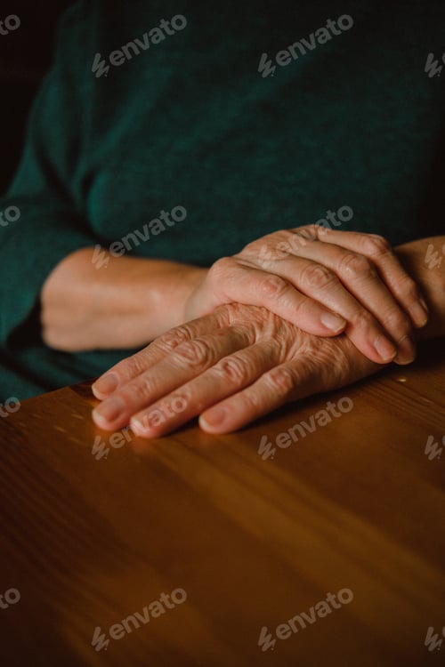 Preview: the hands of an elderly woman on the table