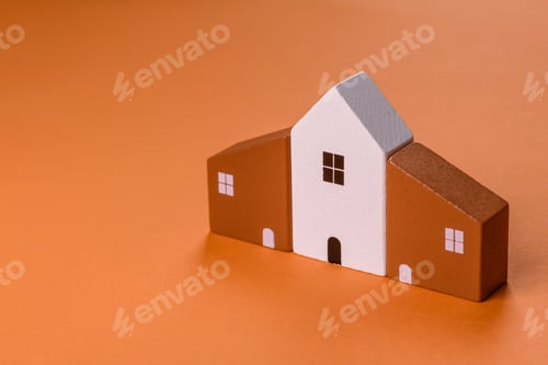 Preview: A small wooden house, money and keys as an idea for investing in your own home