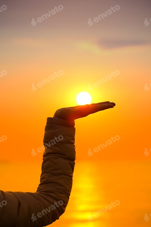 Preview: Girl In The Hands Of Holds The Sun