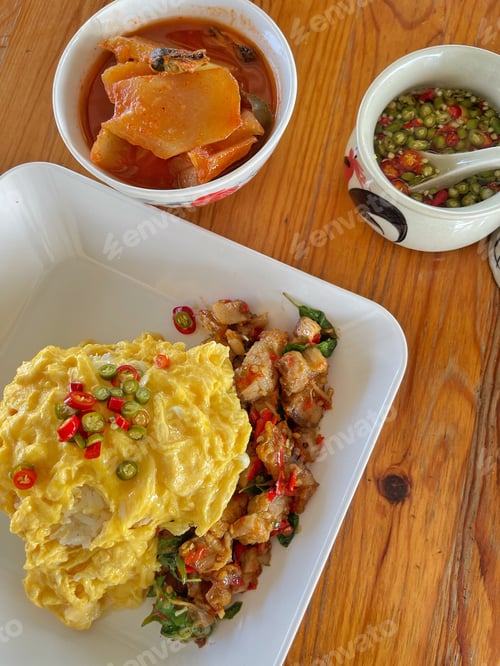 Preview: Rice topped with stir-fried pork and basil, Rice topped with stir fried minced pork and basil with F