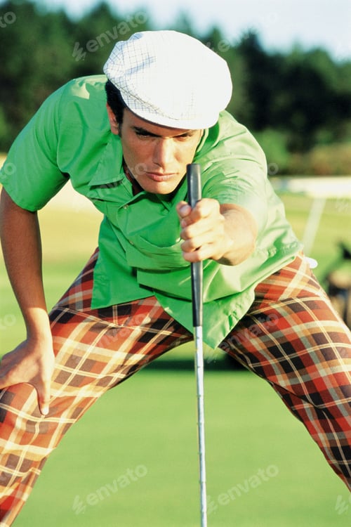 Preview: Man playing golf