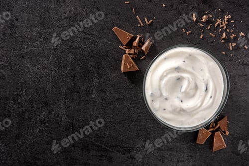 Preview: Stracciatella yogurt in transparent bowl