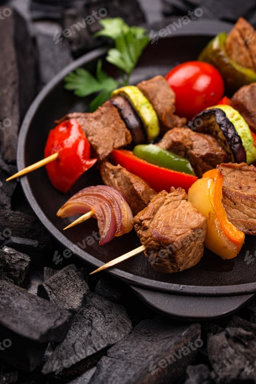 Preview: Grilled kebabs with meat, mushrooms and vegetables
