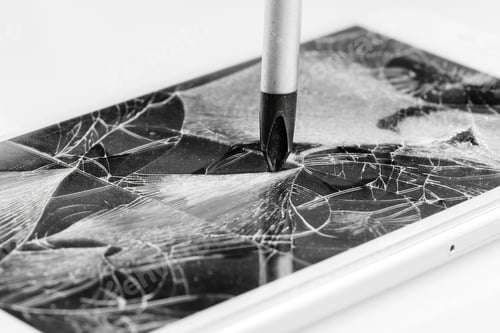 Preview: Mobile phone with broken screen
