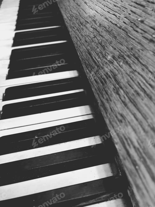 Preview: Old piano in black and white