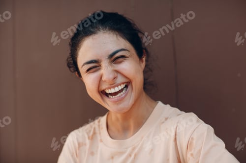 Preview: Indian woman laughing at city outdoor portrait