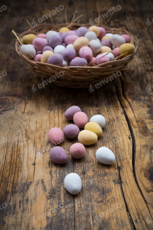 Preview: Easter nest of Chocolate Easter eggs on wood
