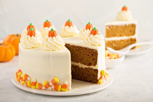 Preview: Pumpkin spice layered cake with cream cheese frosting