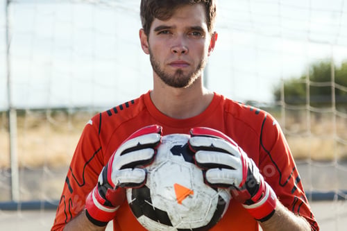 Preview: Goalkeeper holding ball