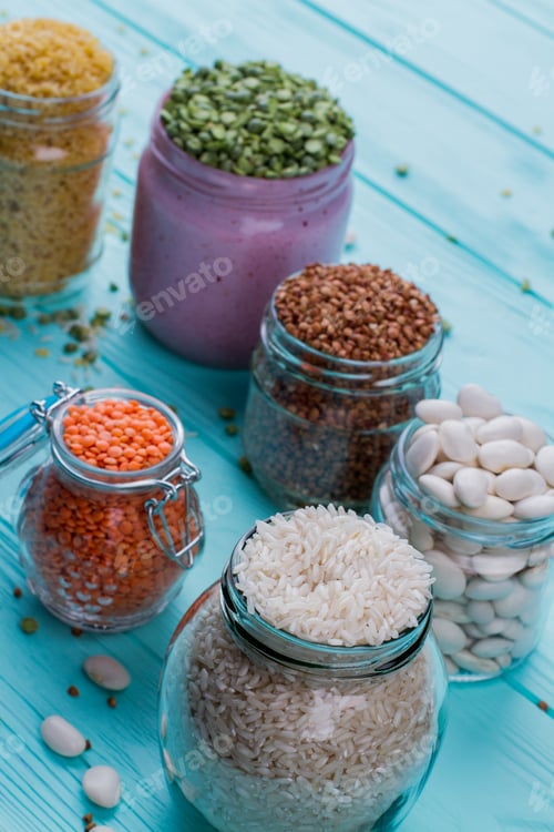 Preview: Various grains in glass cans.