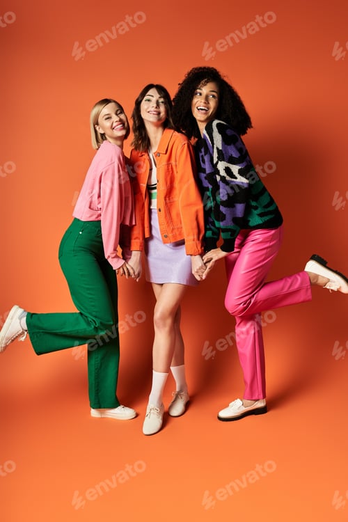 Preview: Trio of vibrant beauties: a multicultural harmony.