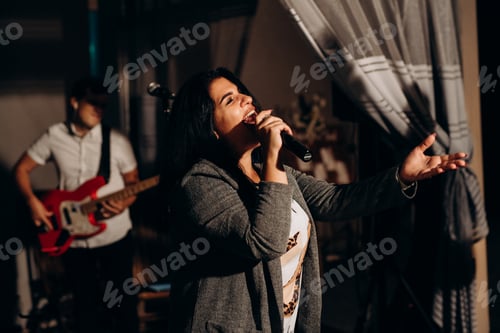Preview: musical group, band, on stage