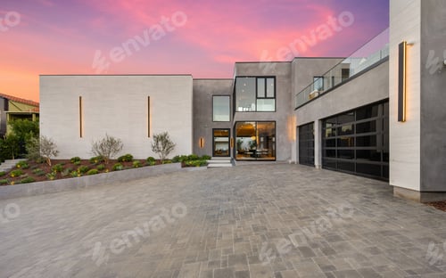 Preview: Modern house with a spacious driveway