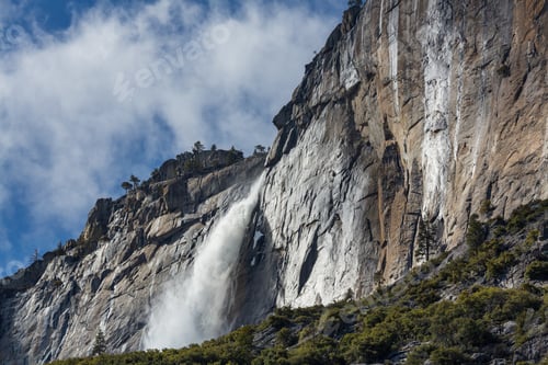 Preview: Waterfall in Yosemite