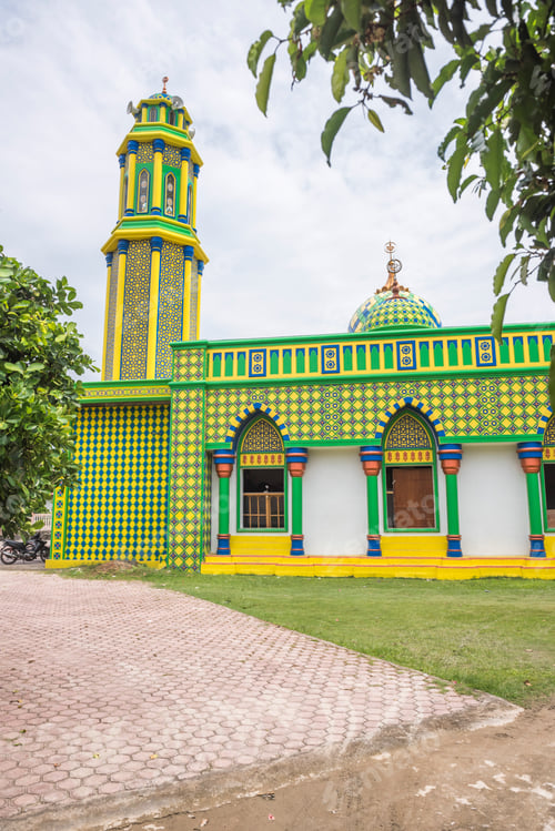 Preview: Colourful Mosque near Sabang, Pulau Weh Island, Aceh Province, Sumatra, Indonesia, Asia