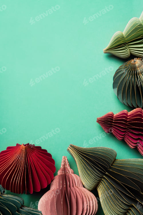 Preview: Trendy paper Christmas tree baubles