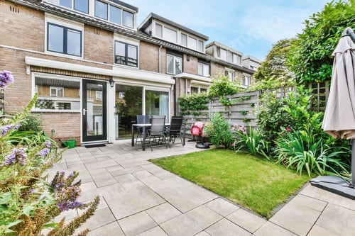 Preview: Amazing courtyard of the house with a lawn