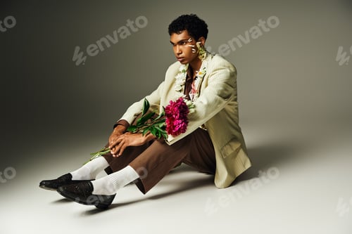 Preview: Floral fashion: a mans portrait