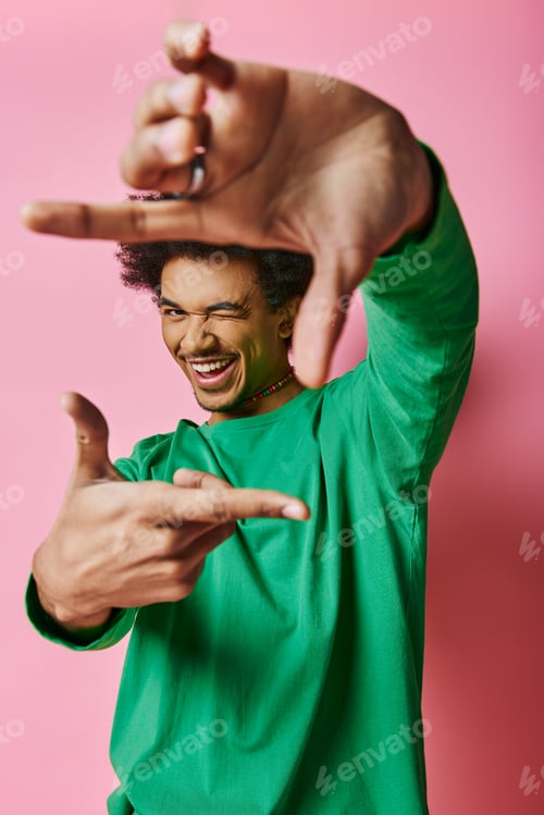 Preview: Vibrant gesture: green-shirted mans expressive moment