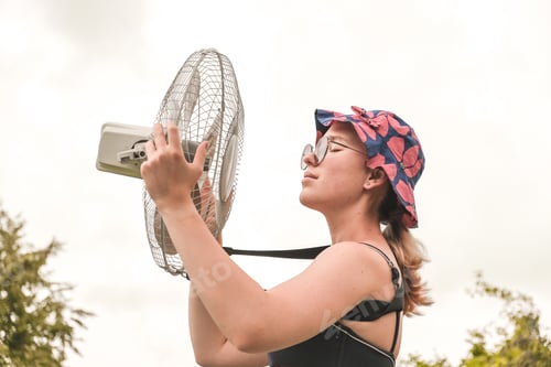 Preview: Heat,abnormal heat,woman cooled by fan mobile fan,heat stroke,heat protection,extreme heat,extreme w