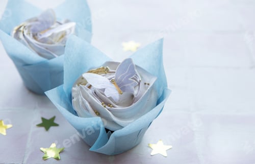 Preview: Delicious Cupcakes with Butterfly Decoration and Star Confetti