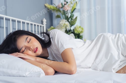 Preview: WOMAN SLEEP WAKE UP