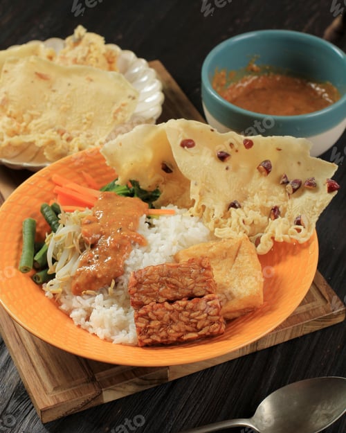 Preview: Nasi Pecel, Indonesian Traditional Menu with Spicy Peanut SAuce, Tempeh