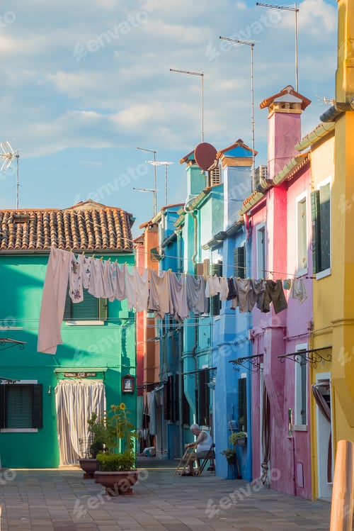 Preview: The beautiful and colorful town of Burano, Venice, Italy