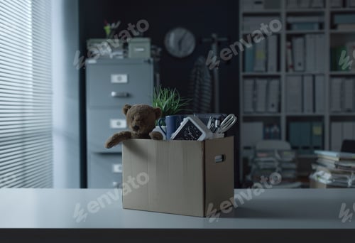 Preview: Box filled with personal belongings in the office