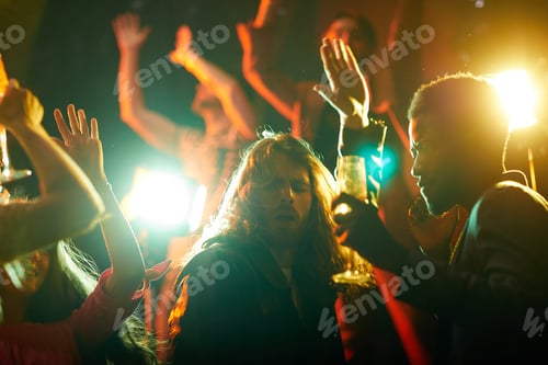 Preview: Handsome guy dancing at party