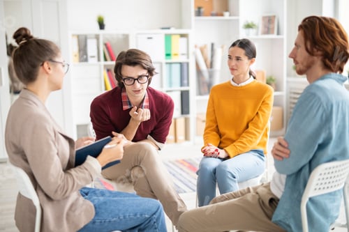 Vista previa: Discussing trouble