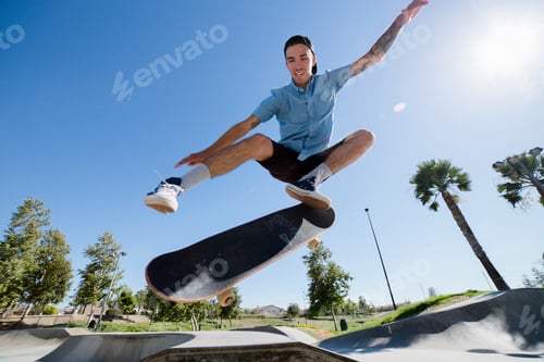 Preview: Young man skateboarding in park, Eastvale, California, USA