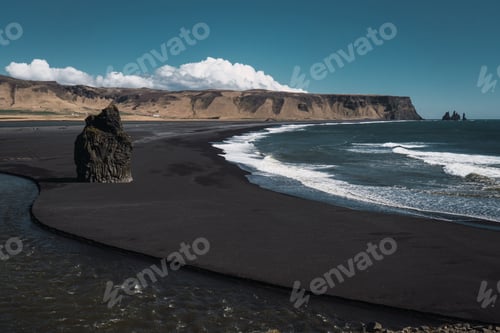 Preview: Landscape of shore with rock