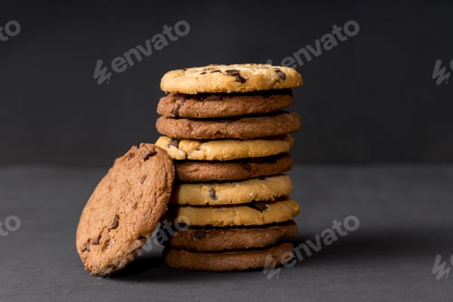 Preview: Closeup shot of delicious chocolate chip cookies (galletas)