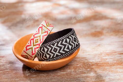 Preview: Arrow cane bracelets, handcrafted fabrics from Colombia