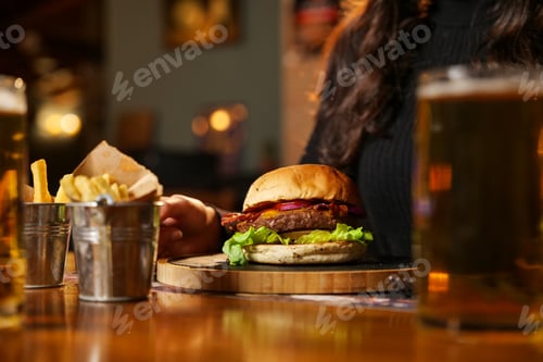 Preview: Burger in a pub