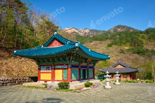 Preview: Sinheungsa temple in Seoraksan National Park, Soraksan, South Korea