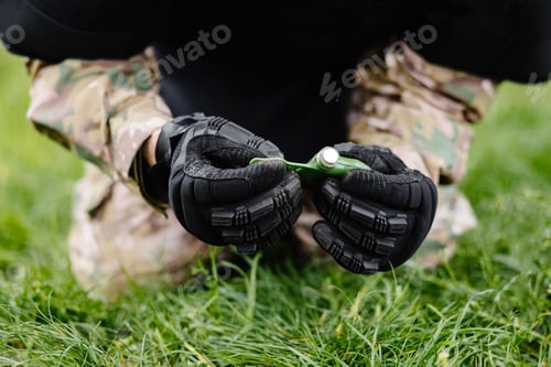 Preview: A man tries to neutralize high-explosive anti-personnel pressure mine