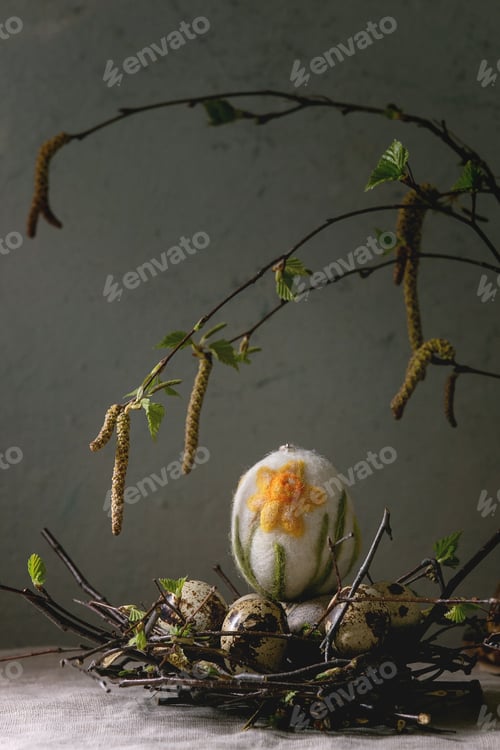Preview: Quail Easter eggs in nest
