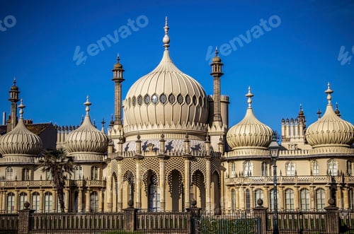 Preview: Brighton Royal Pavilion buildings under blue sky